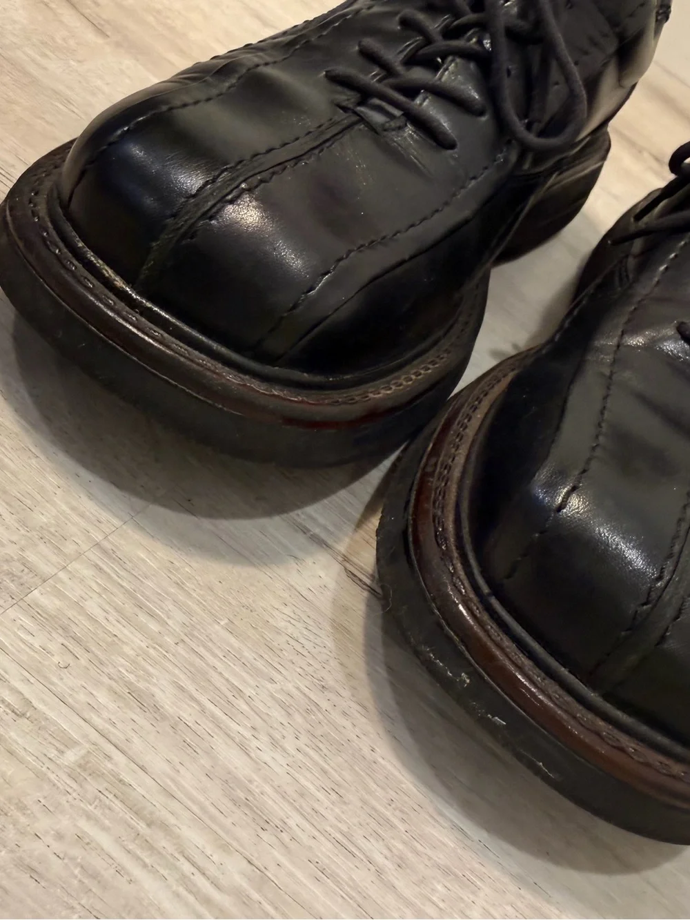 EUC BROWN Shoe Black Leather Men’s Size 11M, Made in Italy